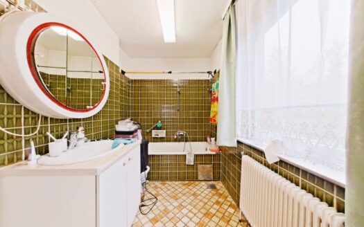 IHRE CHANCE: 6-ZIMMER-HAUS + ca. 840 m² EIGENGRUND +NUR VB 690.000,- +DOPPELGARAGE+KELLER