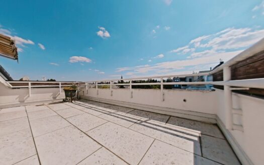 TOP-ZUSTAND +SENSATIONELLE 51 m² DACHWOHNUNG +16 m² TERRASSE +GRÜNRUHELAGE +RIVER-SIDE-NÄHE