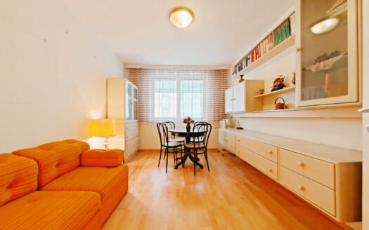 IHRE CHANCE FÜR DEN 8TEN: SYMPATHISCHE 83 m² + 15 m² LOGGIA + EIGENTUMS-GARAGE!