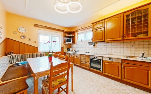 IHRE CHANCE: 192 m²-VILLA +719 m² EIGENGRUND +GRÜNLAGE +GARAGE +VOLLKELLER