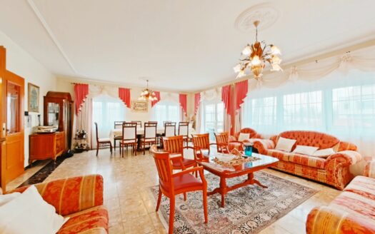 IHRE CHANCE: 192 m²-VILLA +719 m² EIGENGRUND +GRÜNLAGE +GARAGE +VOLLKELLER