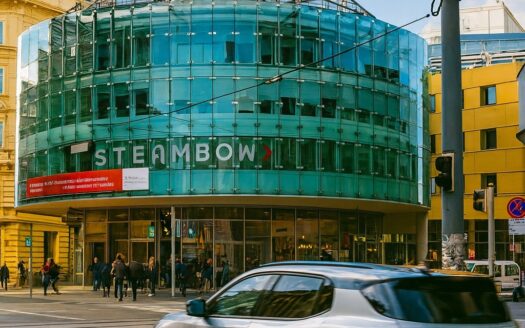 2-ZIMMER-CITY-WOHNUNG +EXTRA WOHNKÜCHE +SCHNELLBAHN +U4 +GARAGENPLATZ IN DER NÄHE MIETBAR